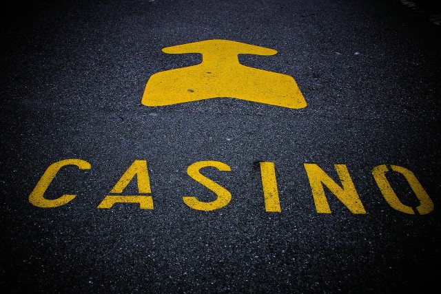 Is it safe to pay with Instadebit on an online casino?